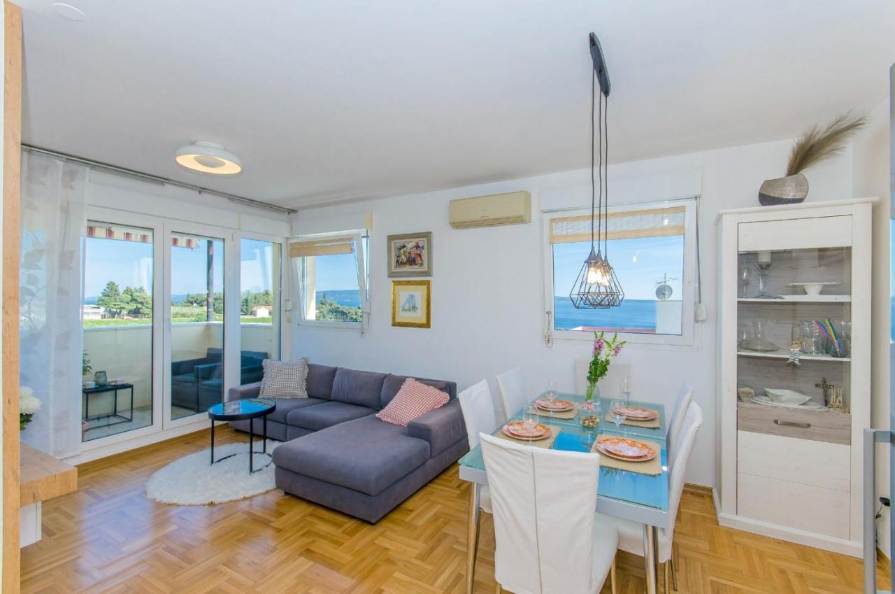Three Bedroom Apartment With Sea View And Secure Private Garage Appartement