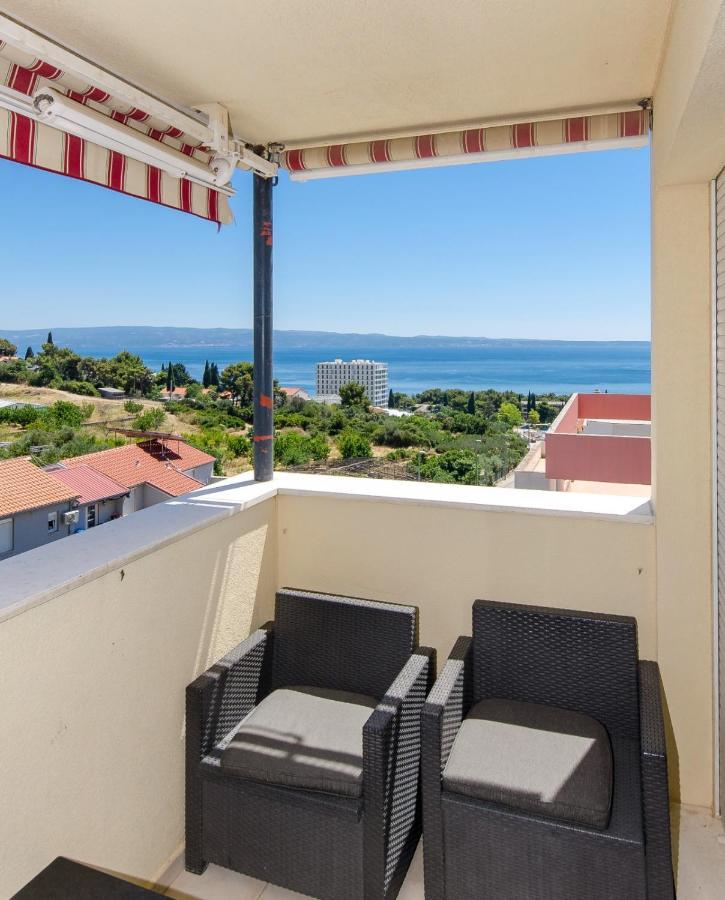 Three Bedroom Apartment With Sea View And Secure Private Garage *