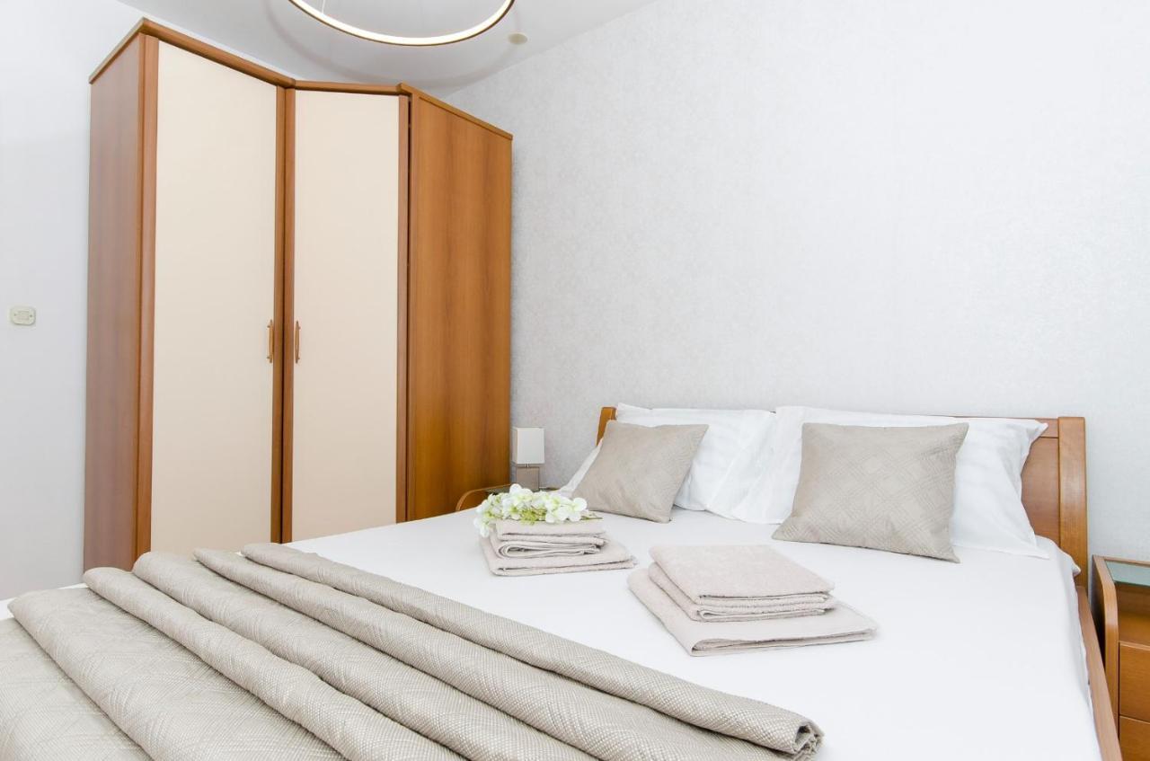 Appartement Three Bedroom Apartment With Sea View And Secure Private Garage *
