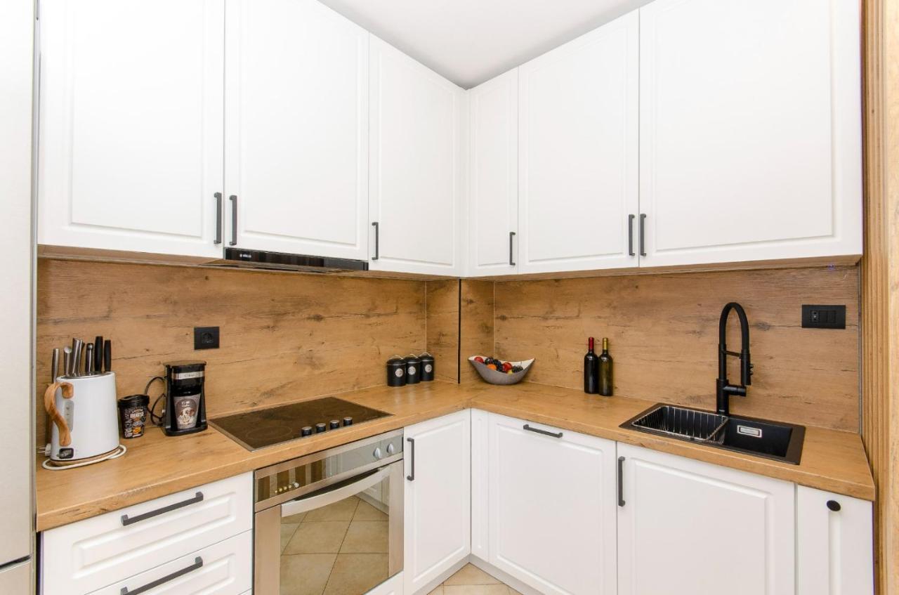 Appartement Three Bedroom Apartment With Sea View And Secure Private Garage *