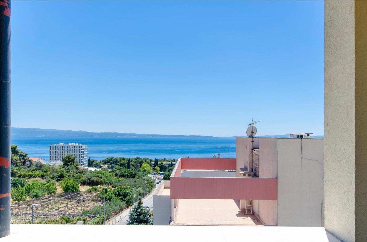 Three Bedroom Apartment With Sea View And Secure Private Garage *
