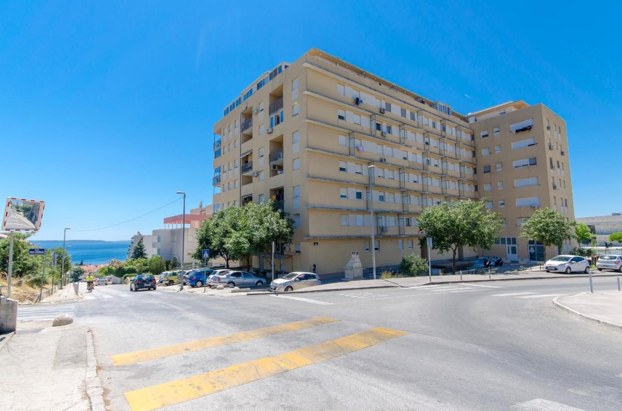 Three Bedroom Apartment With Sea View And Secure Private Garage Appartement *