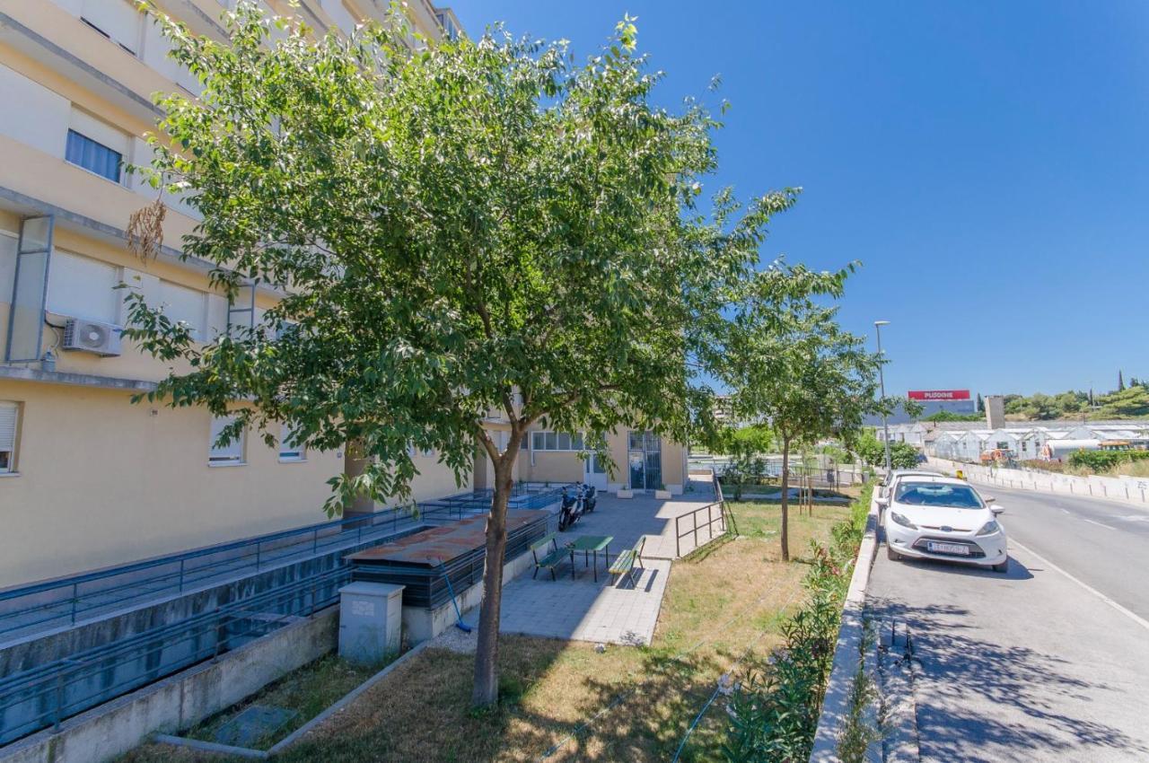 Appartement Three Bedroom Apartment With Sea View And Secure Private Garage