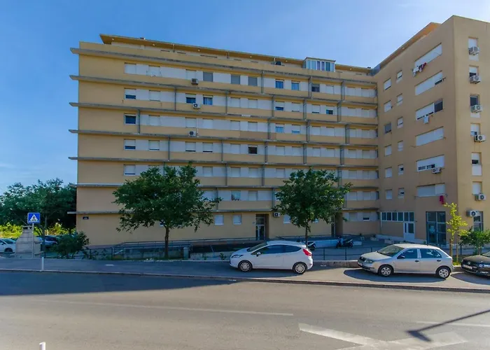 Modern Apartment With Sea View And Secure Garage